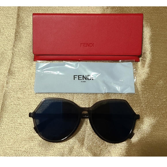 Authentic Fendi Amor Letters Sunglasses - Picture 2 of 9